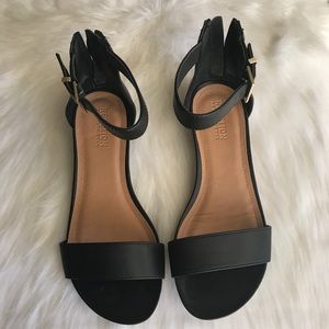 Kenneth Cole Reaction Black Sandals.